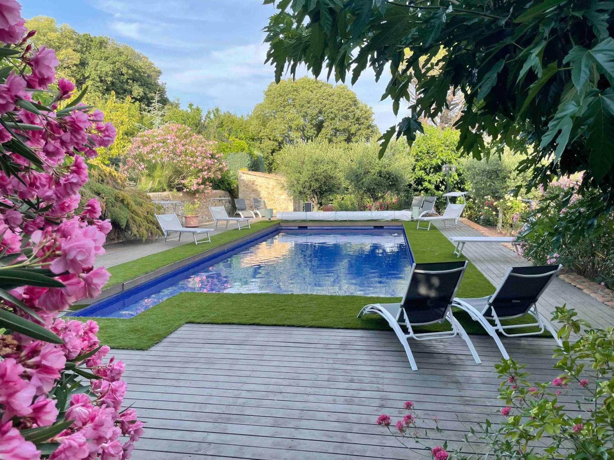 Gites Au Chateau Des Estubiers Les Granges-Gontardes Bagian luar foto